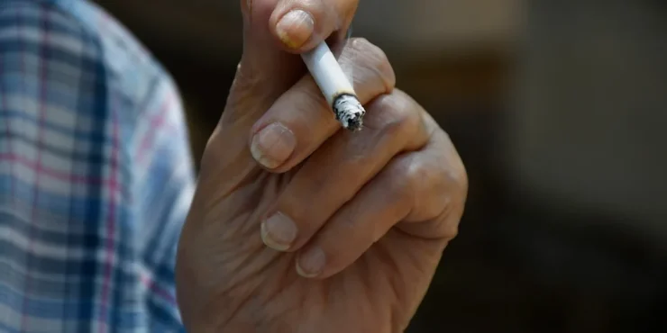homme qui fume